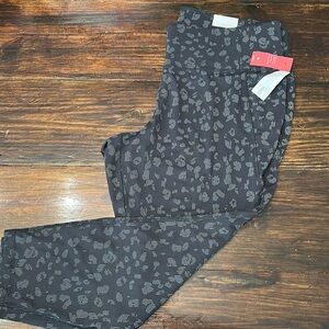 Women’s Lane Bryant Livi Athletics Joggers Size 22/24 NWT Black/Gray